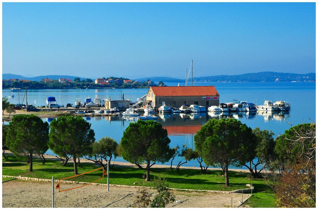 Rooms & Restaurant Matanovi Dvori Sukošan Εξωτερικό φωτογραφία