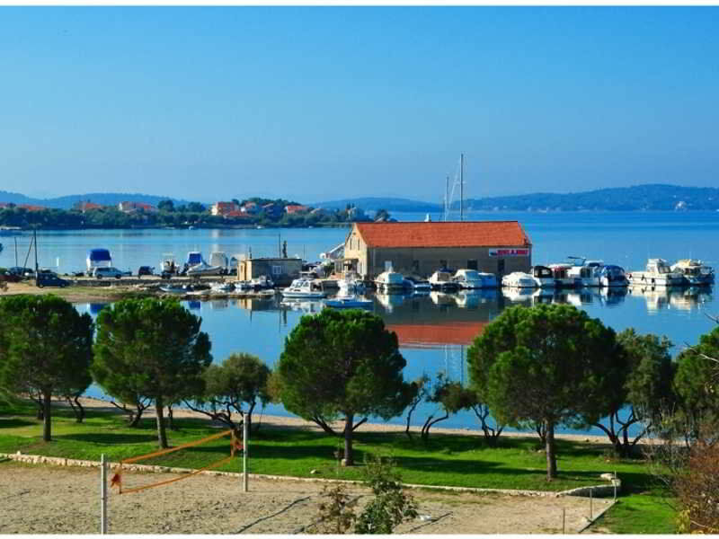 Rooms & Restaurant Matanovi Dvori Sukošan Εξωτερικό φωτογραφία